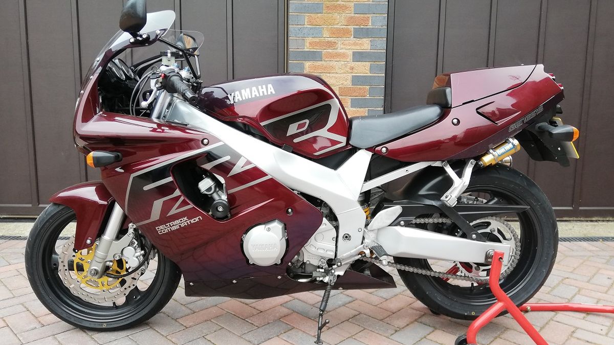 1995 Yamaha FZR 600R Maroon Cocktail In East Bridgford United Kingdom 1995 Yamaha FZR 600R Maroon Cocktail In East Bridgford United Kingdom