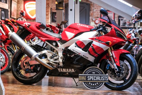 2001 Yamaha YZF R1 Superb Low Mileage Example In vendita