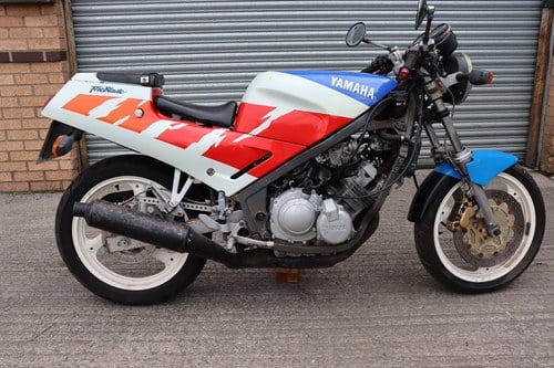 1987 Yamaha FZR250 (2KR) Winter Project En Venta por Subasta