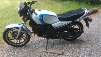 Yamaha RD250LC in white and blue