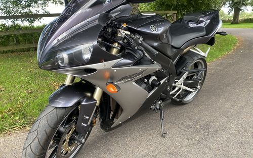 2004 Yamaha Yzf R1 04 (picture 1 of 12)