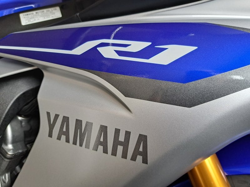 2016 Yamaha YZF R1 - 7