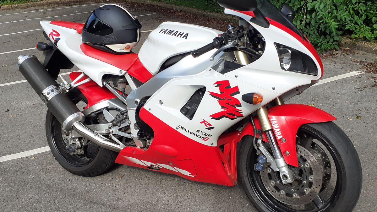 1998 Yamaha YZF R1 White Manual, 6 speed n/a in Leatherhead, United ...