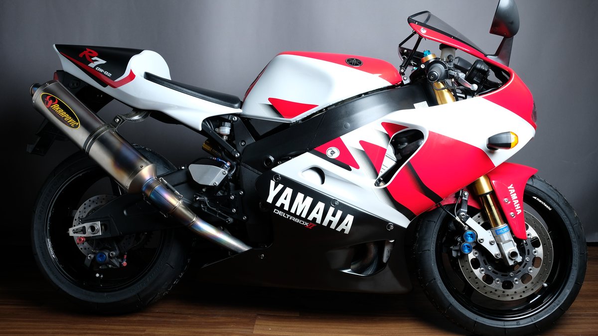 2001 Yamaha YZF R7 White in United Kingdom - For Sale | Car & Classic