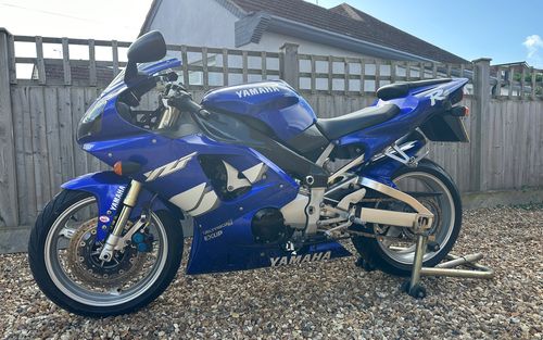 1999 Yamaha YZF R1 (picture 1 of 29)