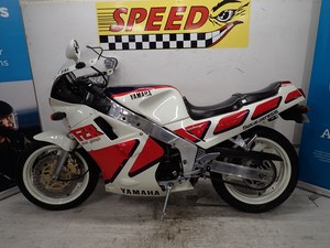 1988 Yamaha FZR 1000