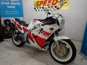 1988 Yamaha FZR 1000