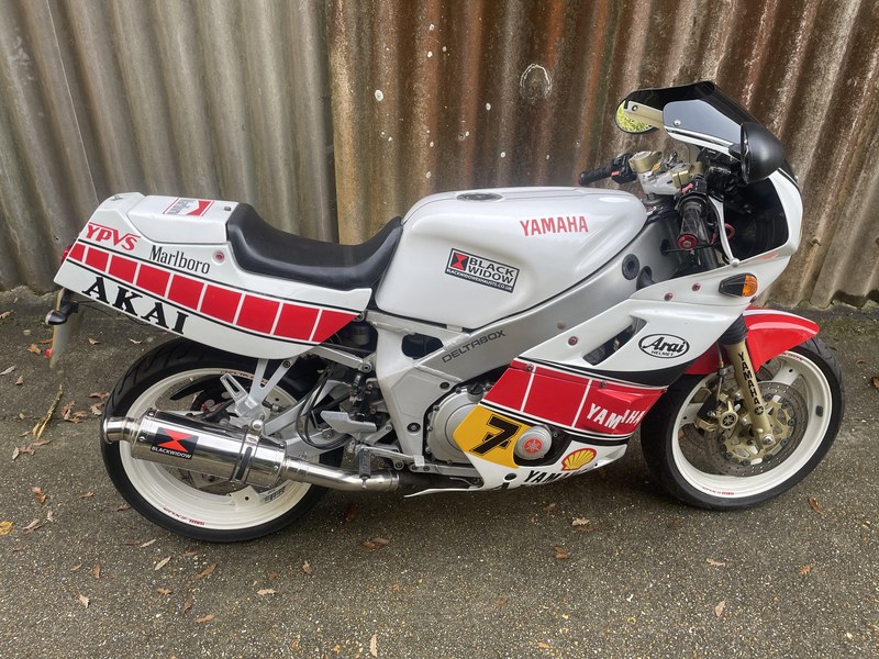 1989 Yamaha FZR 400 in United Kingdom For Sale Car Classic