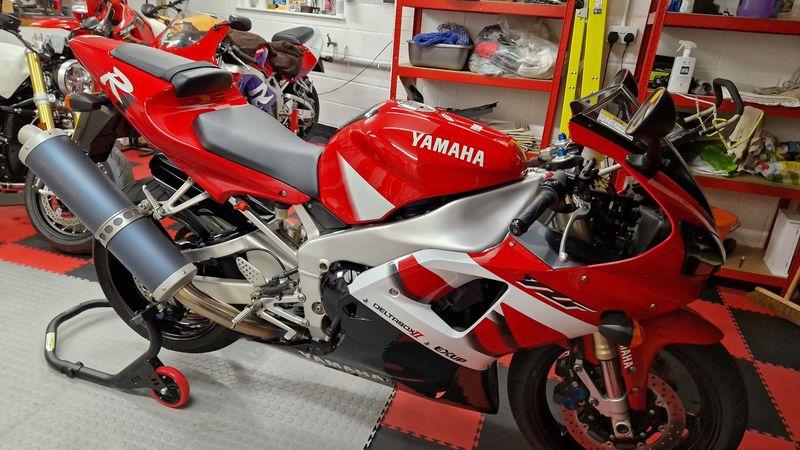 2001 R1 Canadian MINT 2001 Yamaha YZF R1