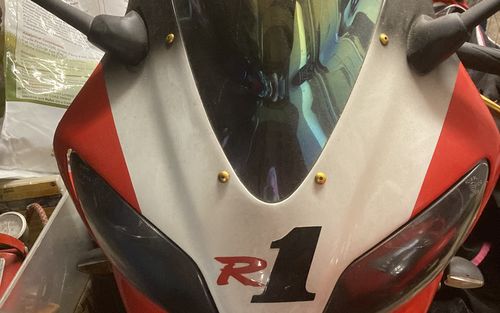 2000 Yamaha YZF R1 (picture 1 of 7)