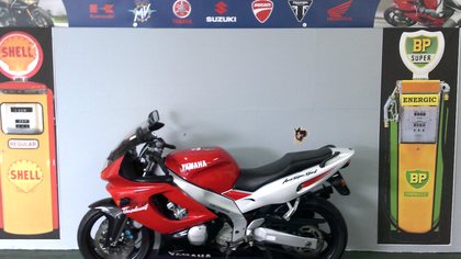 1997 R-reg Yamaha YZF600R Thundercat in red and white