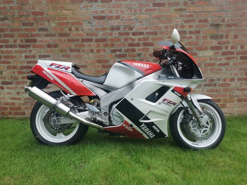 1992 Yamaha FZR 1000