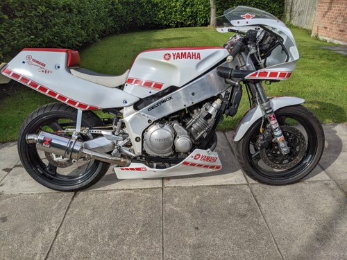 1989 Yamaha FZR 400
