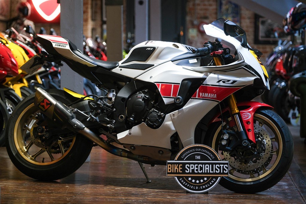 2022 Yamaha YZF R1 White Manual Right Hand Drive in United Kingdom ...