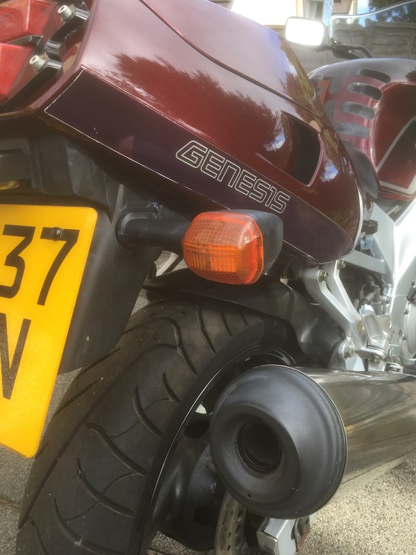 1995 Yamaha FZR 600R - 2 1995 Yamaha FZR 600R - 2