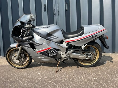 1989 Yamaha FZR 1000