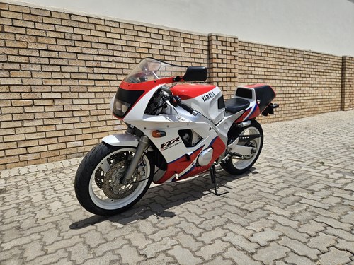 1989 Yamaha FZR400RR SP (Baby 0W01)