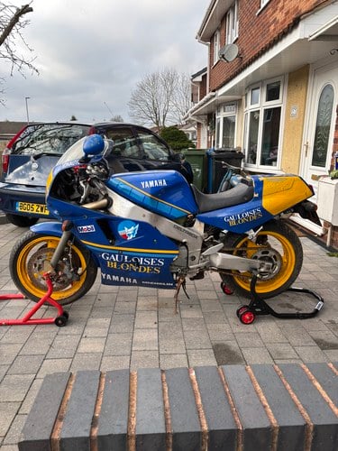 1989 Yamaha FZR 1000