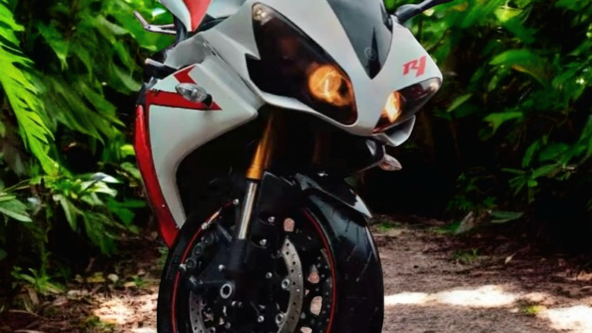 2007 Yamaha YZF R1 White Manual, 5 speed in London, United Kingdom ...