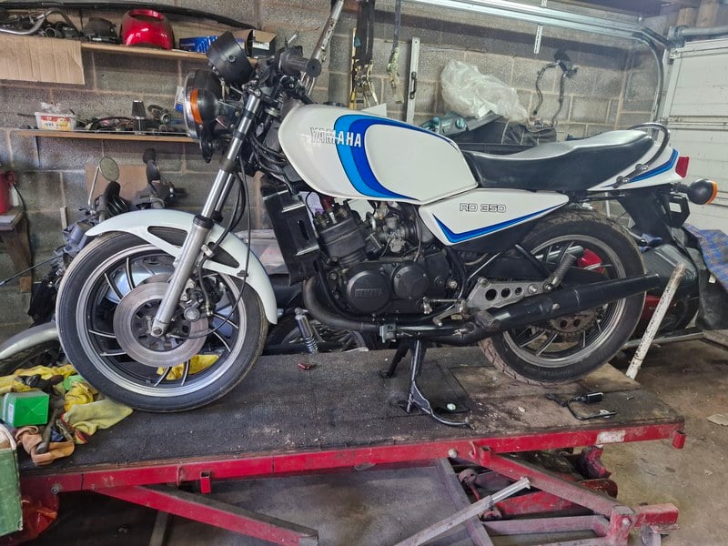 Rapid Classics: Eine Suche. Alle Oldtimer. 10 » Rapid Classics: Eine Suche. Alle Oldtimer. 1982 Yamaha RD350LC