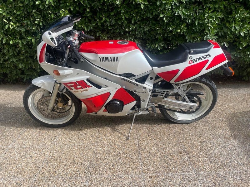 1986 Yamaha FZR 400 - 1 1986 Yamaha FZR 400 - 1