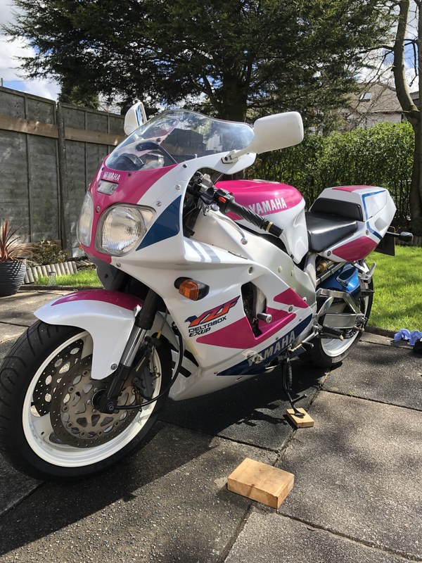 1994 Yamaha YZF 750R - 2 1994 Yamaha YZF 750R - 2