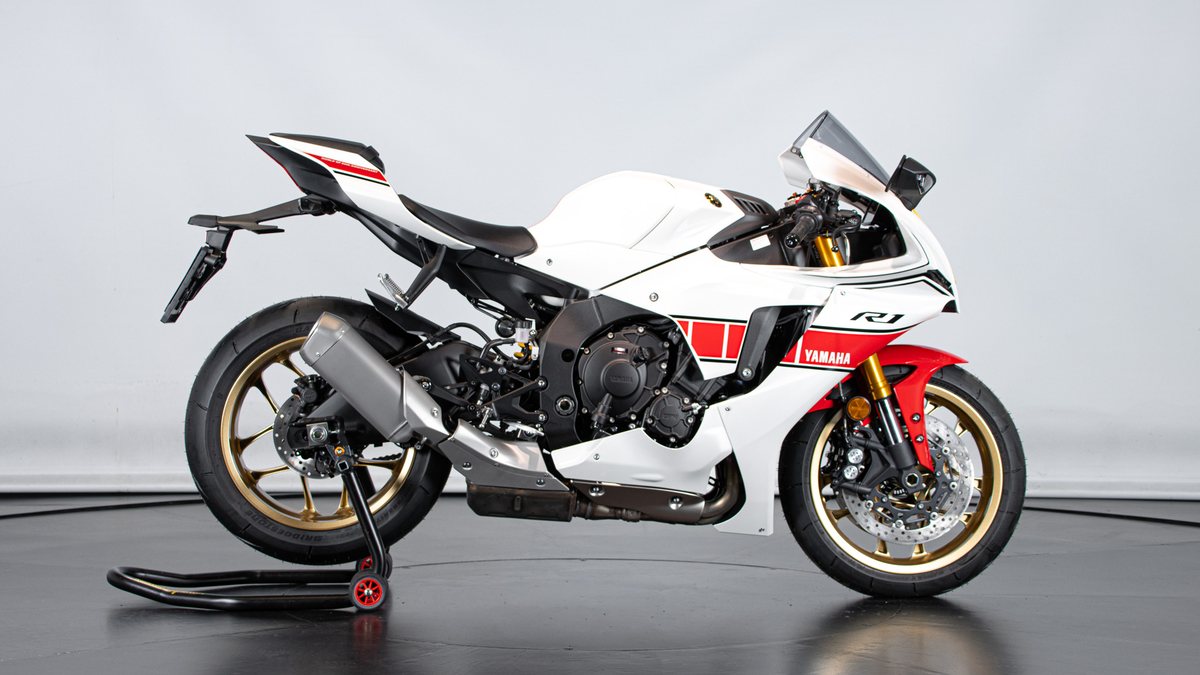 Yamaha R1 2023 Rear 2023 Yamaha R1 Bianco manuell Vänsterstyrd i Italien - Till salu | Car ...