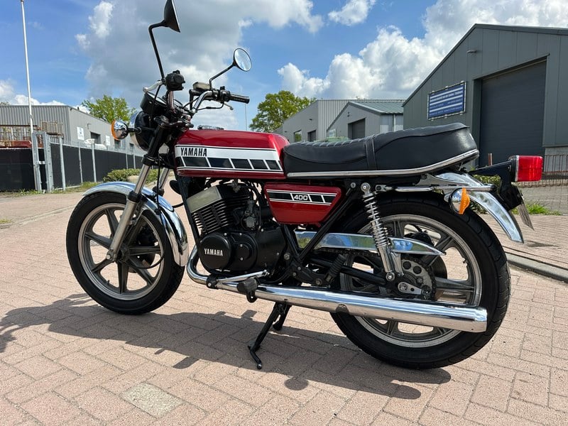 Motos Classiques et Anciennes à Vendre - Enchères et Annonces