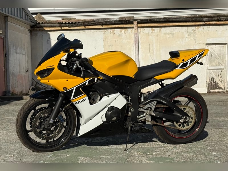 2005 Yamaha YZF R6 low mileage, Kenny Roberts fairings px