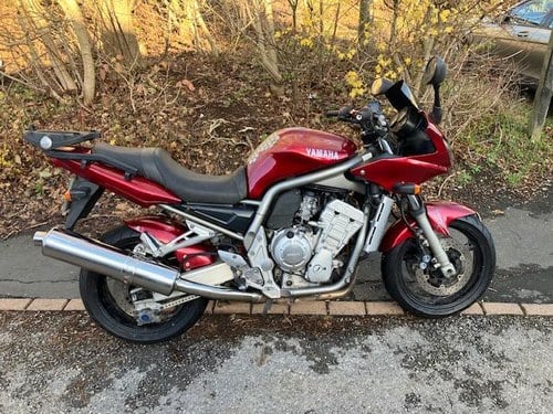 2002 Yamaha FZR 1000 Fazer. Long MoT.