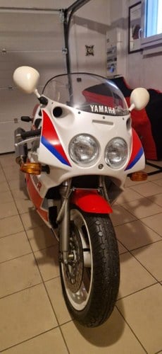 1989 Yamaha FZR 750R À venda
