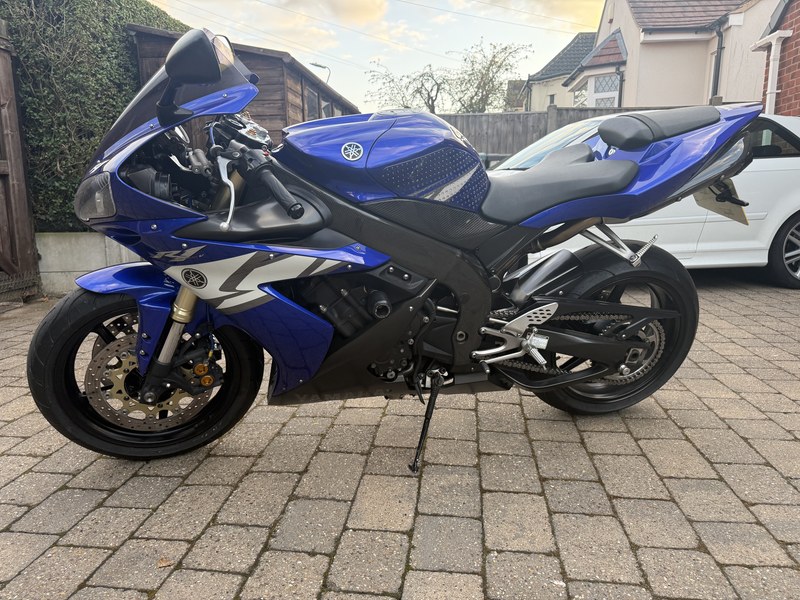 2004 Yamaha YZF R1 - 2 2004 Yamaha YZF R1 - 2