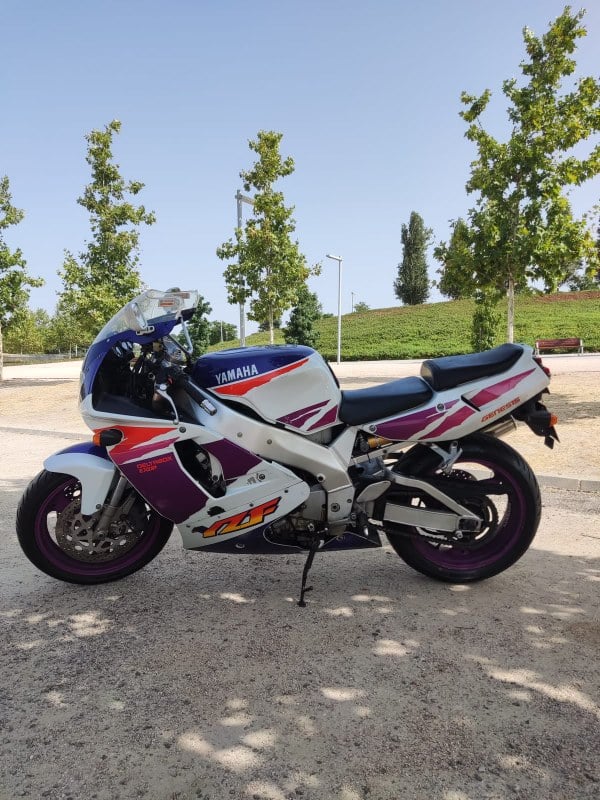 1994 Yamaha YZF 750R - 2 1994 Yamaha YZF 750R - 2
