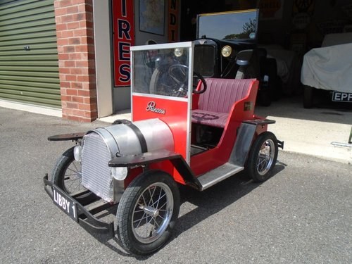 Vintage-Style Children's Toy Car  VENDUTO