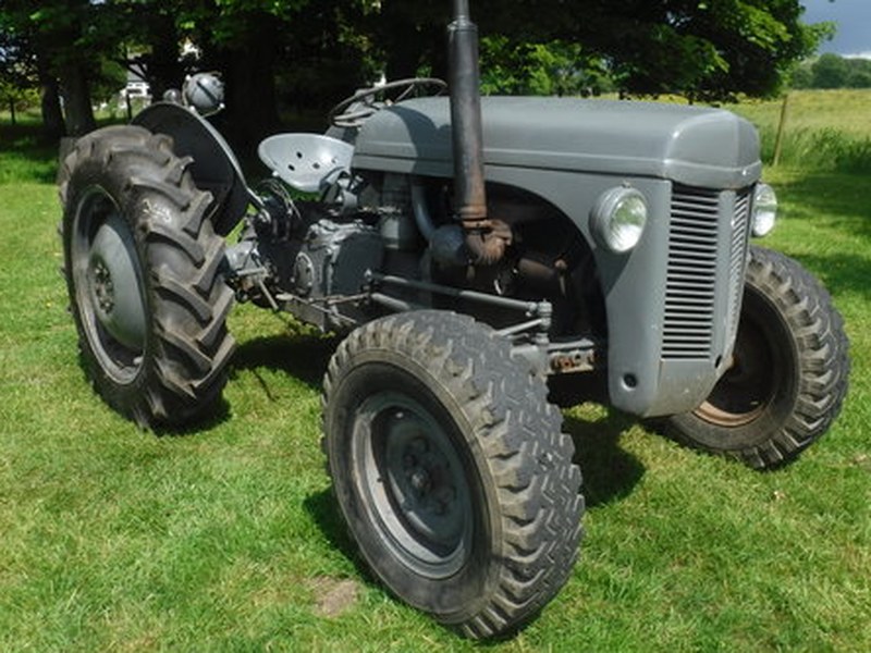 GREY FERGIE DIESEL ROAD REG LOG BOOK SEE VID CAN DELIVER