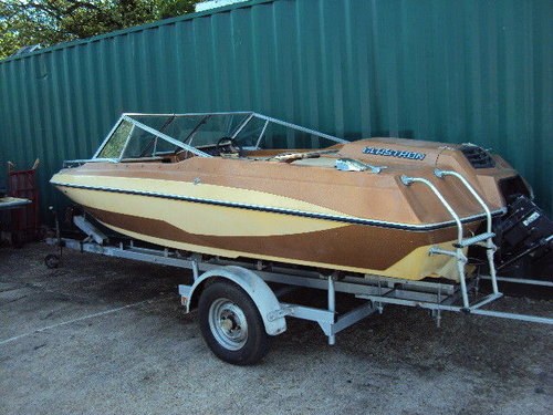 1982 classic American ski boat completley overhauld  In vendita