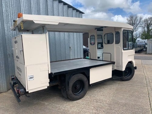 1968 SMITH CABAC ELECTRIC MILK FLOAT - 5