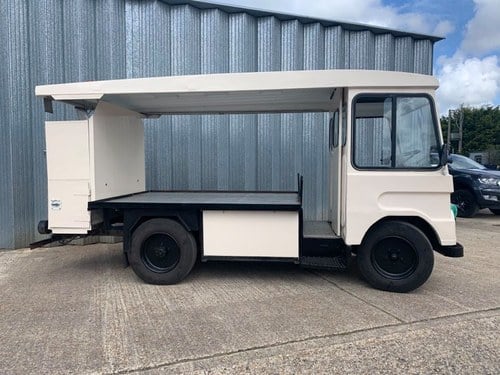 1968 SMITH CABAC ELECTRIC MILK FLOAT - 6