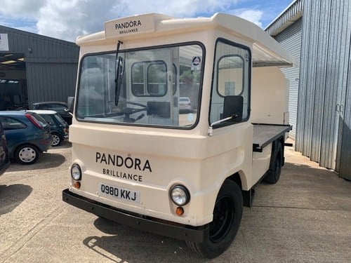 1968 SMITH CABAC ELECTRIC MILK FLOAT - 8