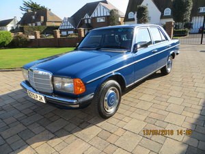 For sale 1985 mercedes-benz 230e (w123) For Sale