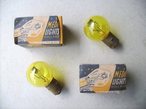 1950 NOS 6-8V 35/35W Headlight Bulbs Bosch base Yellow For Sale