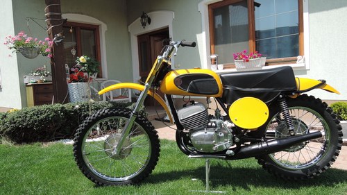 CZ Motocross Yellow Tank 1972 In vendita