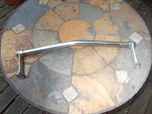 1950 VINTAGE DESMO 17 X INS CHROME BADGE BAR WITH FIXINGS     In vendita