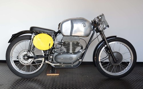 1957 original frame and engine number - very rare - only 32  For Sale