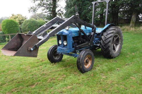 1958 FORDSON MAJOR ALL WORKING LOADER TRACTOR CAN DELIVER SEE VID VENDUTO