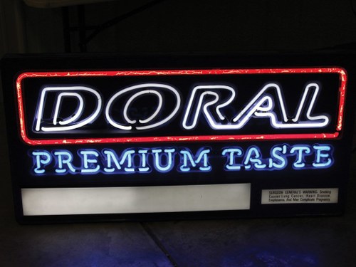 "Doral Premium Taste" Cigarettes Neon Sign In vendita all'asta