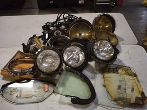 Assortment 1930s-1940s Ford headlights, lenses, wiring harne In vendita all'asta