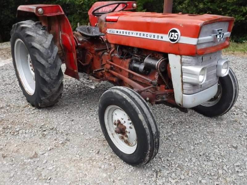 MASEY FERGUSON 135 RUNNING DRIVING FIXER UP CAN DELIVER