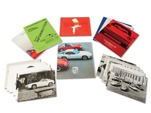 Porsche Brochures and Press Photographs In vendita all'asta