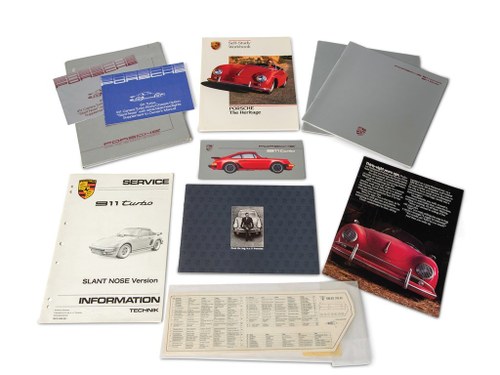 Porsche 911 Carrera and Turbo Sales Literature In vendita all'asta